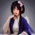 造型师与化妆师陈美琳在化妆台前专注工作，专业造型工具环绕，温暖灯光氛围